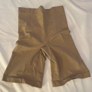 Maidenform shapewear shorts. Tan. US size M. Barely worn, good condition.